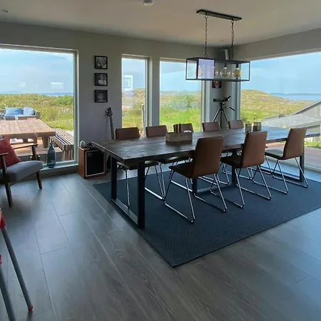 With Direct Access To The Sea At Krakvag Semesterbostad Rakvag