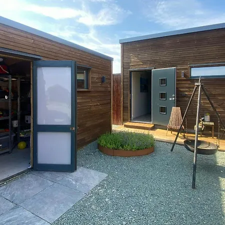 With Direct Access To The Sea At Krakvag Semesterbostad *